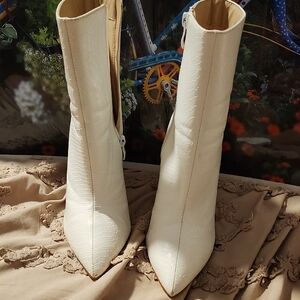 PrettyLittleThing White Textured Heeled Boots
